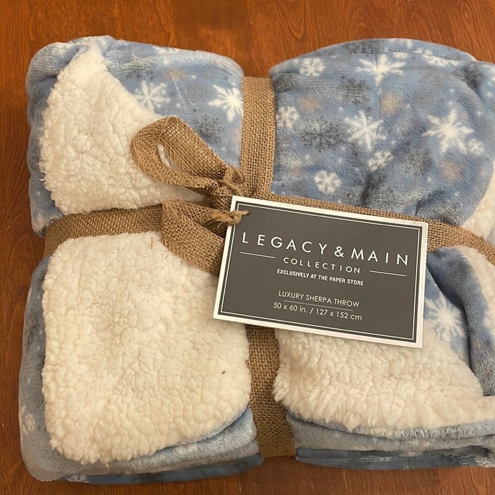 Luxury sherpa throw 50 x 60 in.